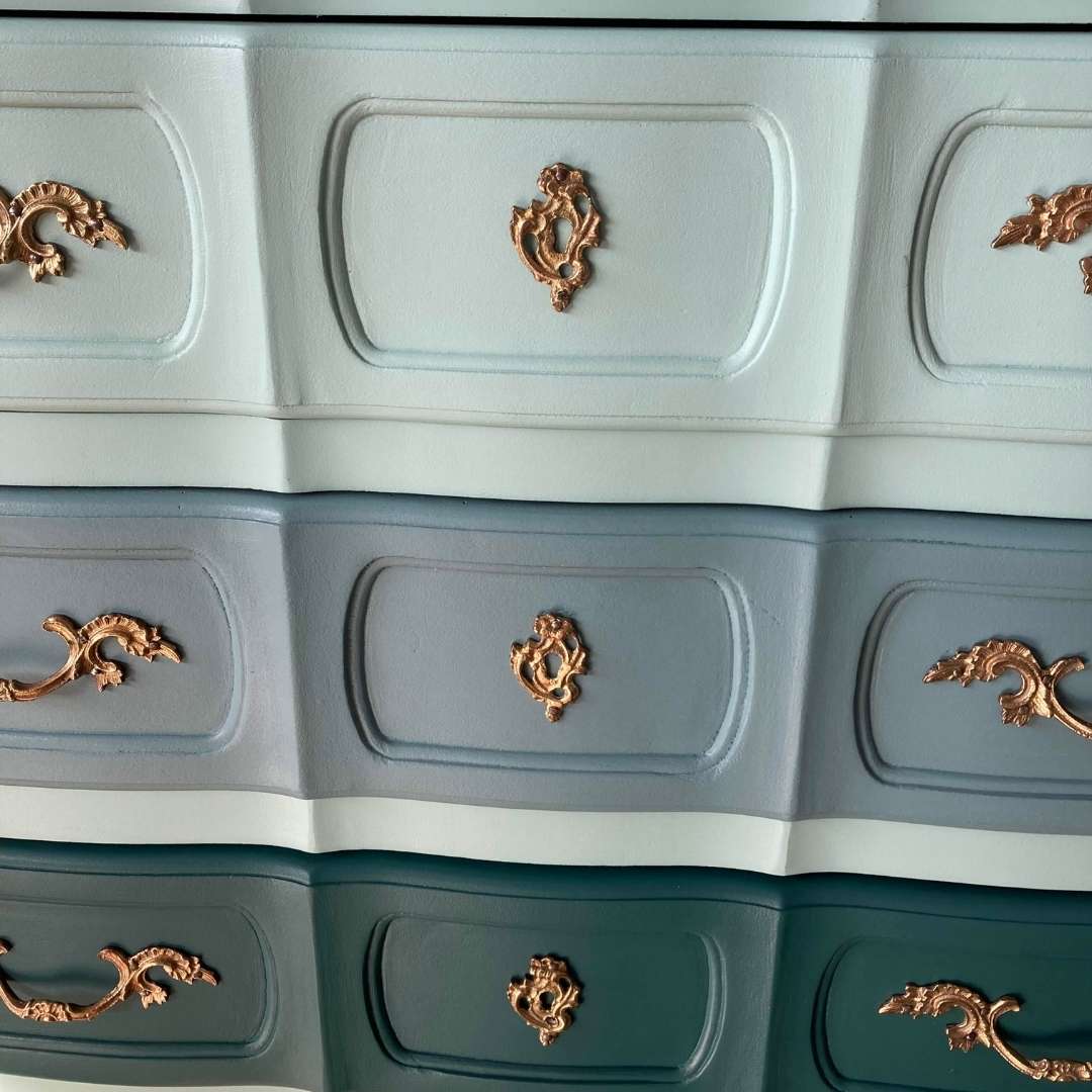 Commode style Louis XV en merisier