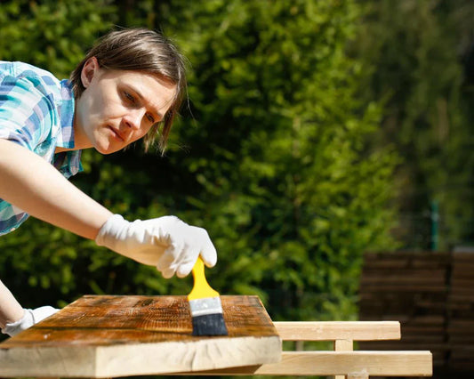 Peut-on appliquer de la peinture pour meuble en bois sans poncer