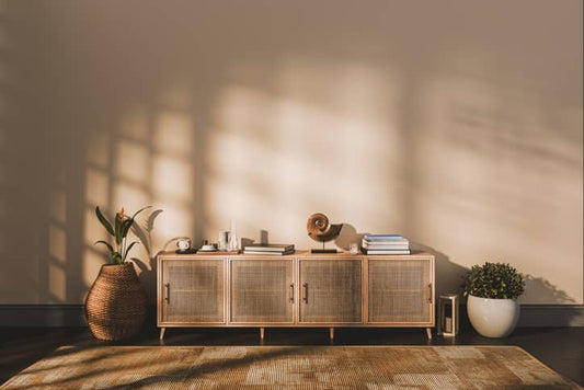 Le salon peint en beige caramel doré de Nicolas