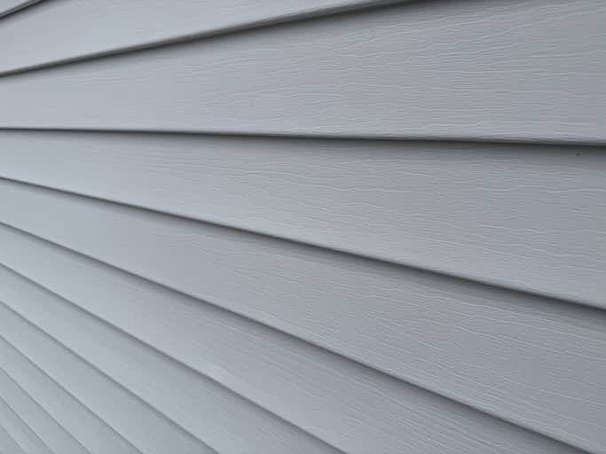 Optez pour la peinture gris clair pour la façade de votre maison