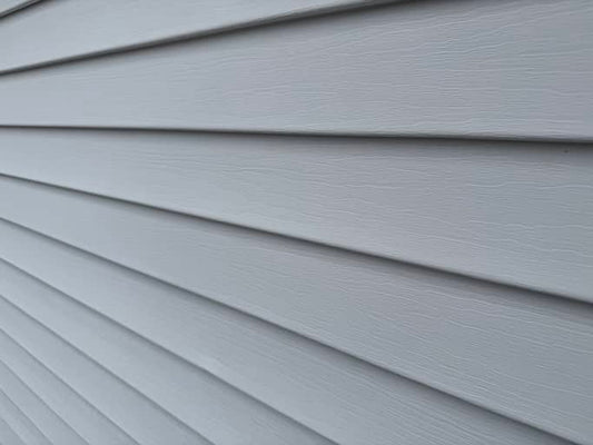 Optez pour la peinture gris clair pour la façade de votre maison